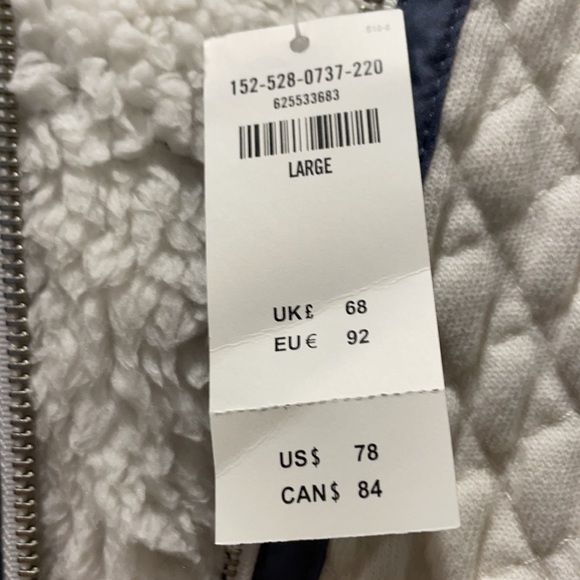 Abercrombie and Fitch Sherpa hoodie. Quilted front design. - Picture 3 of 5